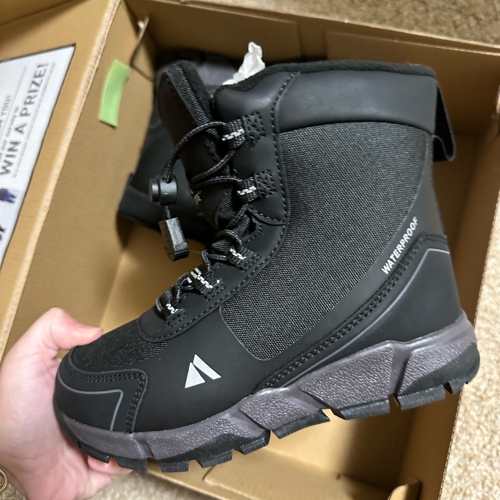 NIB Peyton Kids Black Boots